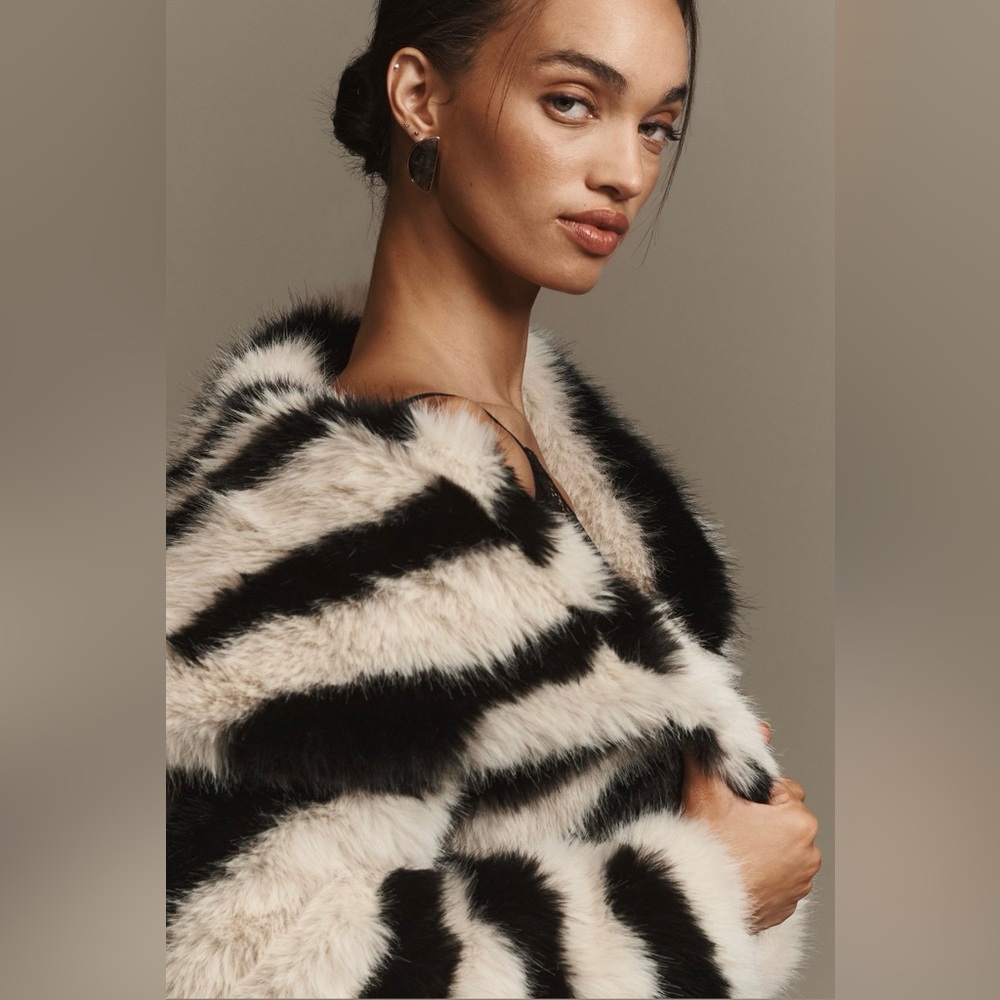 Avec Les Filles faux fur zebra cropped coat - Picture 6 of 16